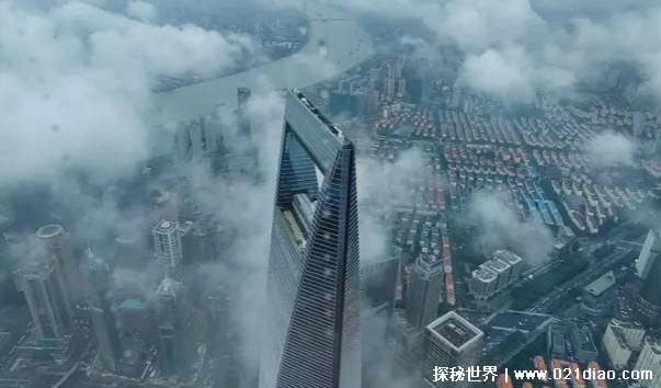 中国最高楼顶楼被冻住了 楼体结霜的原因