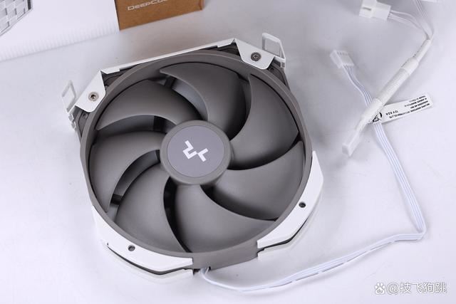 小还轻! 影驰RTX 4060+九州风神CH160 ITX小机箱组装机分享