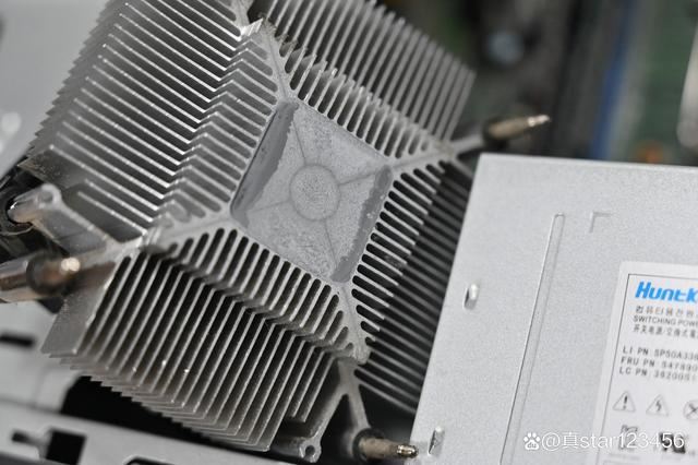 如何轻松干净的更换CPU导热硅脂? 电脑cpu涂散热硅胶正确教程