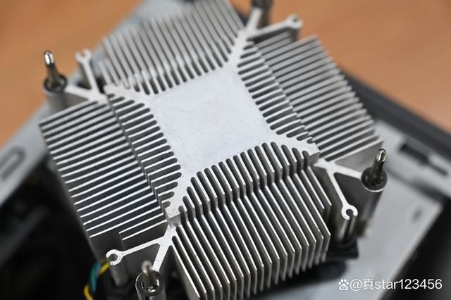 如何轻松干净的更换CPU导热硅脂? 电脑cpu涂散热硅胶正确教程