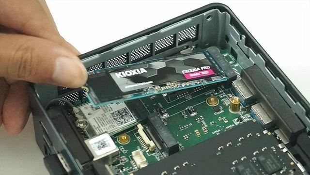 电脑主机怎么加装固态硬盘扩容? 超详细SSD选购安装指南