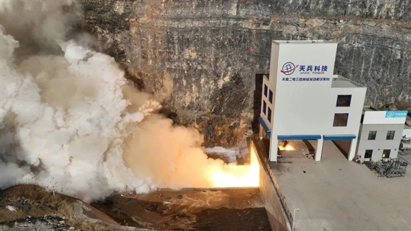 可回收的中国最大液体火箭！天兵三号热试车意外 直接飞出爆炸