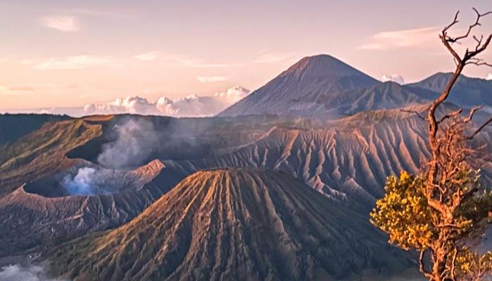 印尼塞梅鲁火山活动频繁 喷发预警升至3级