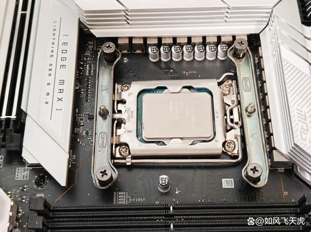 轻松压制14700K到80+度! 超频三DA360PRO水冷水冷散热器测评