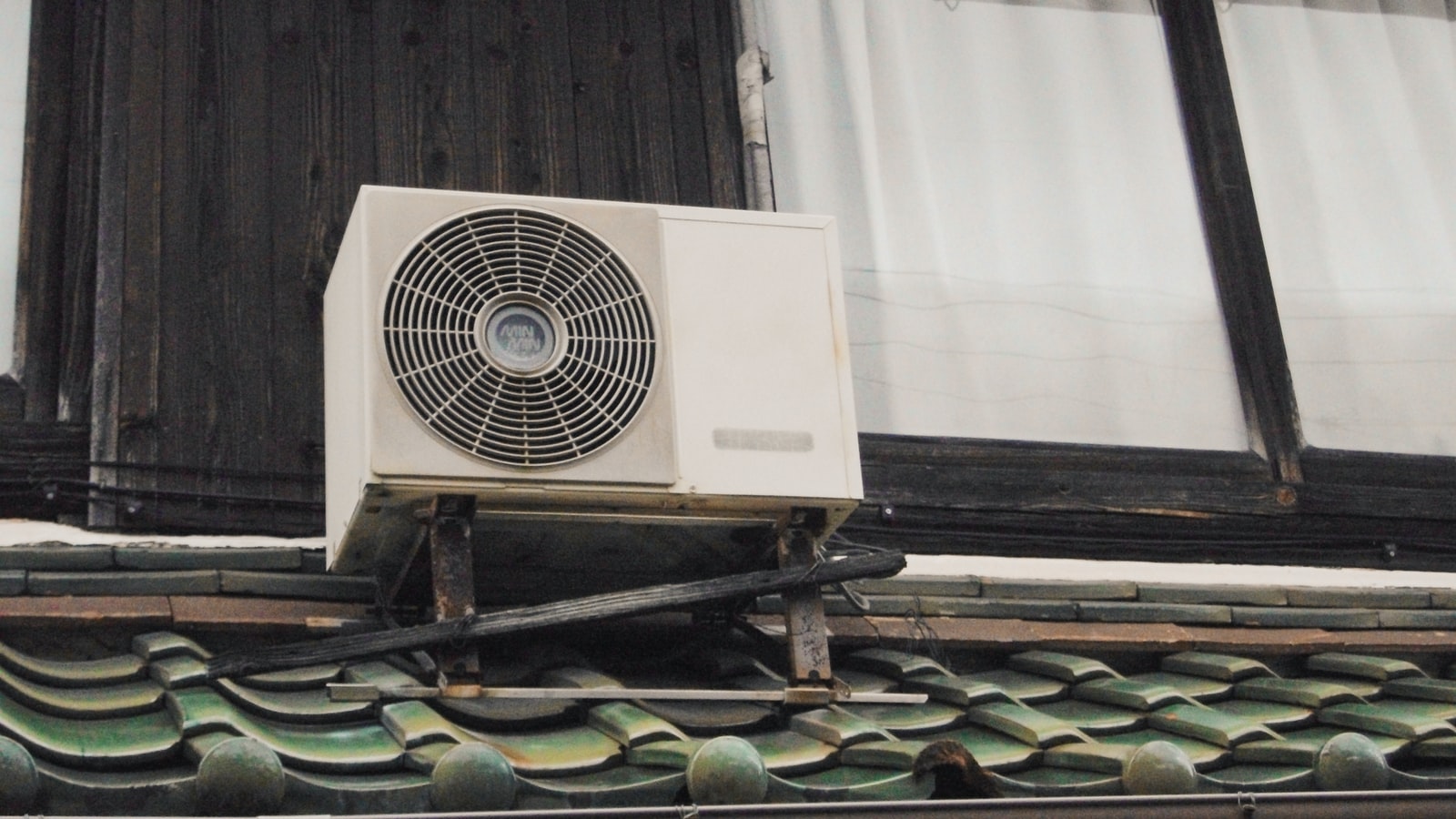 空调外机 air conditioner