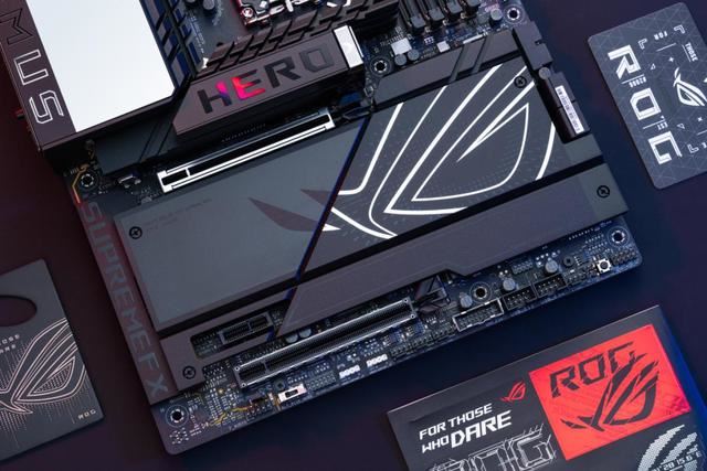 华硕ROG MAXIMUS Z890 HERO+龙神3 EXTREME水冷豪华套包测评