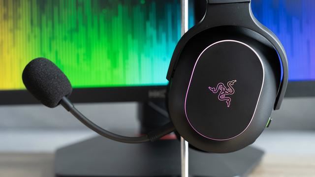 有灯更高续航也更强! Razer雷蛇梭鱼X幻彩版无线耳机体验测评