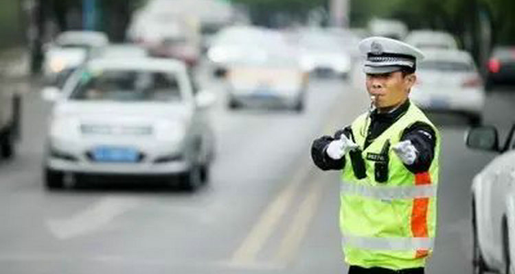 交警定责后对方不赔偿怎么办(交警定责后对方不签字怎么处理)