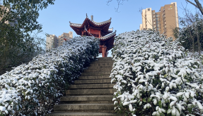 四川川西高原等地仍多雨雪天气 局地有中到大雪