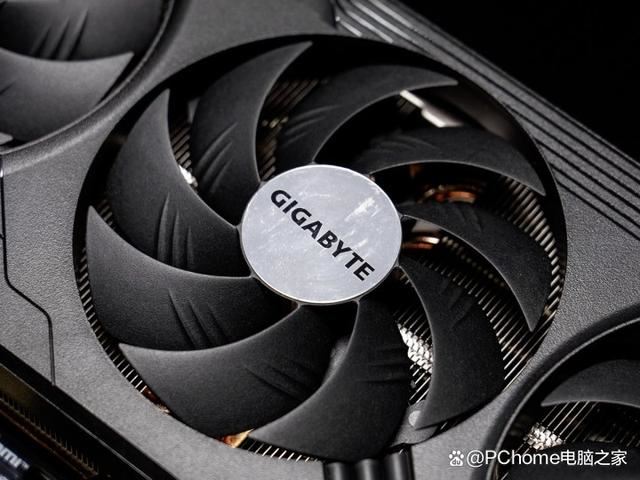 技嘉Radeon RX 7900XTX魔鹰+X870E超级雕+锐龙9 9900x组装机性能测评