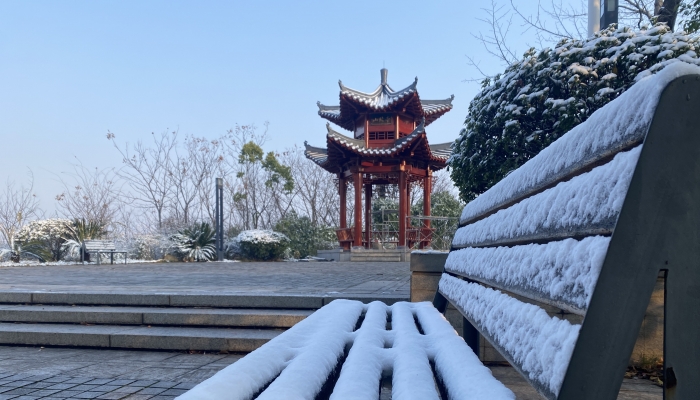 全国性寒潮携大范围雨雪来袭 积雪厚度或超12厘米