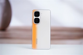 iQOO Neo10 Pro+领跑3K档性能市场，跑分破纪录直追安卓巅峰