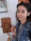 章泽天旅行照曝光，素颜清新亮相