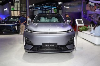 手握30万如何选SUV？深蓝S09与理想L8性价比对比解析指南