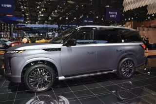 英菲尼迪QX80全新上市，价格起底119.8万，V8动力成昔日辉煌