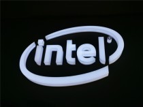 Intel面临困境与特朗普对前政府断送美国芯片产业未来的指责