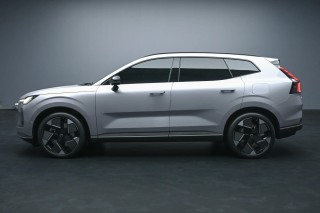 沃尔沃全新混动SUV XC70首发亮相，新平台打造，年内期待上市