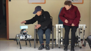 机器狗融入日常生活，杭州智能药箱与温馨陪伴新时代的来临