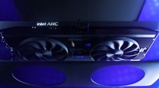 Intel Arc B770显卡即将发布，对标RTX 5060，坚守信念，挑战未来！