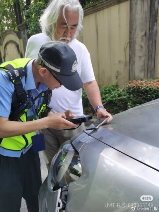 张纪中杭州驾车撞车事件，全责判决引发关注热议