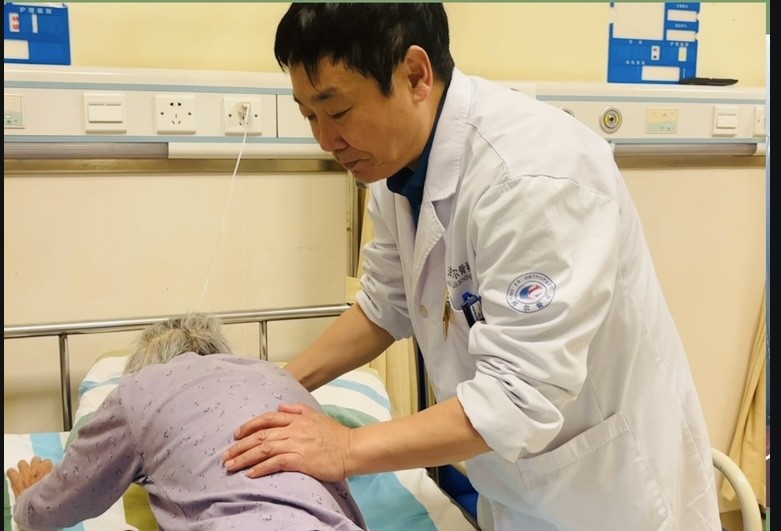 肌肉流失背后的隐形元凶揭秘，邦尔骨科团队守护脊柱健康之道  第1张