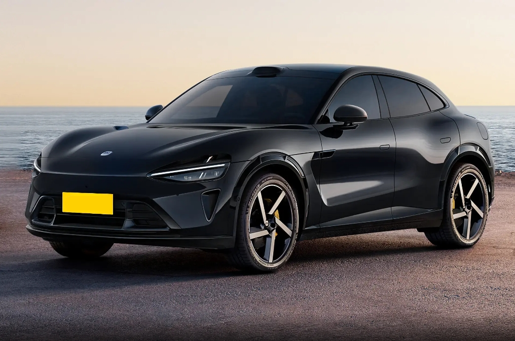 小米YU7挑战特斯拉Model Y，预计价格25万起，轴距达3米即将上市  第1张